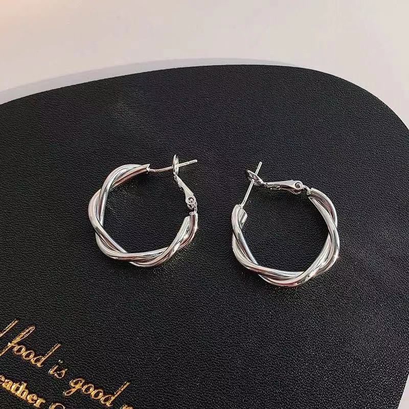Fashion Distortion Interweave Twist Metal Circle Geometric Round Hoop Earrings for Women Retro Party Jewelry